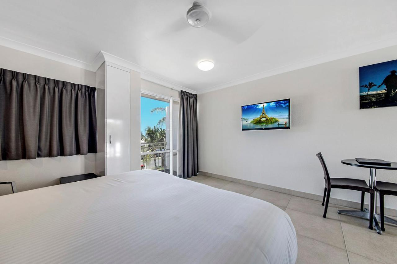 Endeavour Inn Emu Park Bagian luar foto
