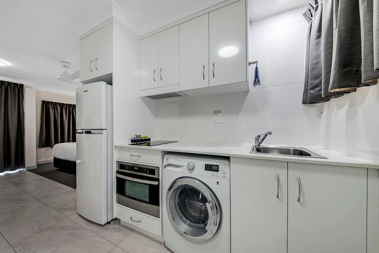 Endeavour Inn Emu Park Bagian luar foto