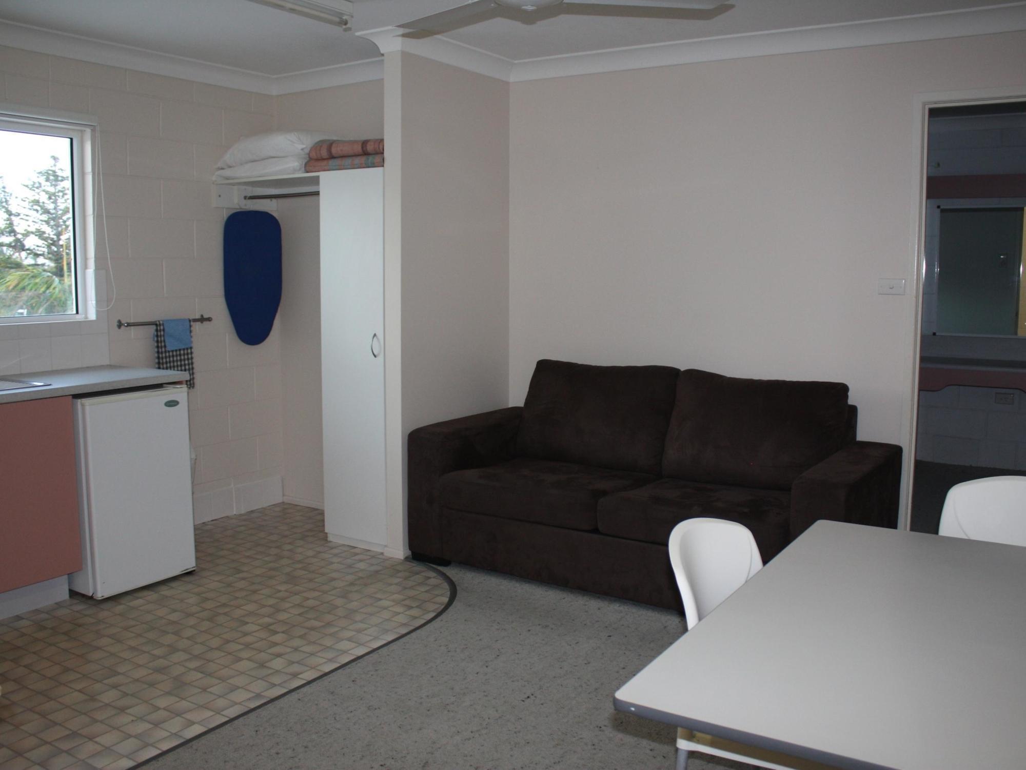 Endeavour Inn Emu Park Bagian luar foto
