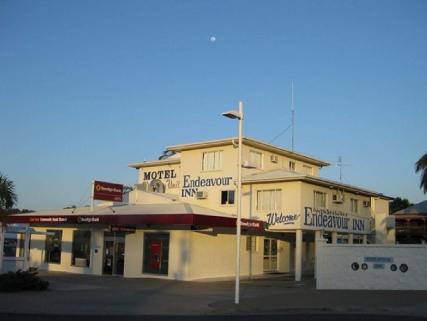 Endeavour Inn Emu Park Bagian luar foto