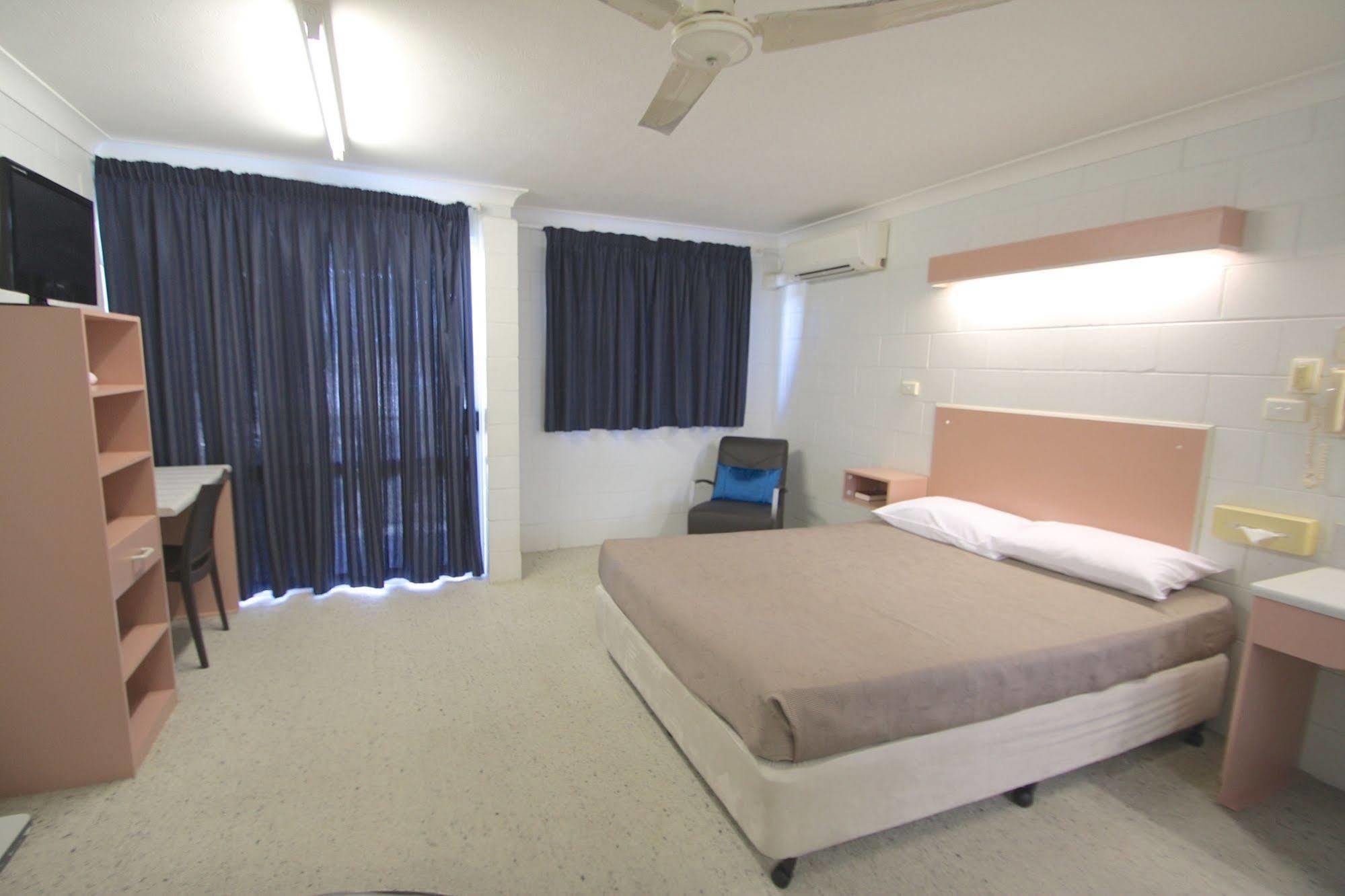 Endeavour Inn Emu Park Bagian luar foto