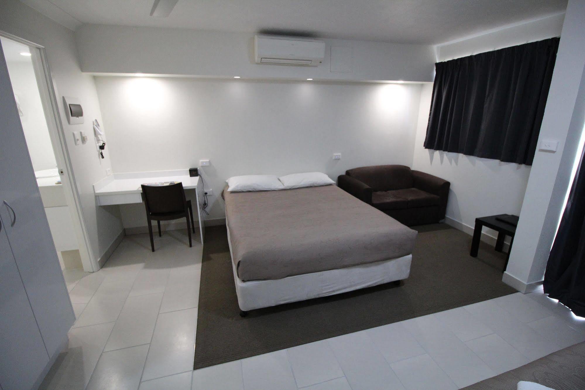 Endeavour Inn Emu Park Bagian luar foto
