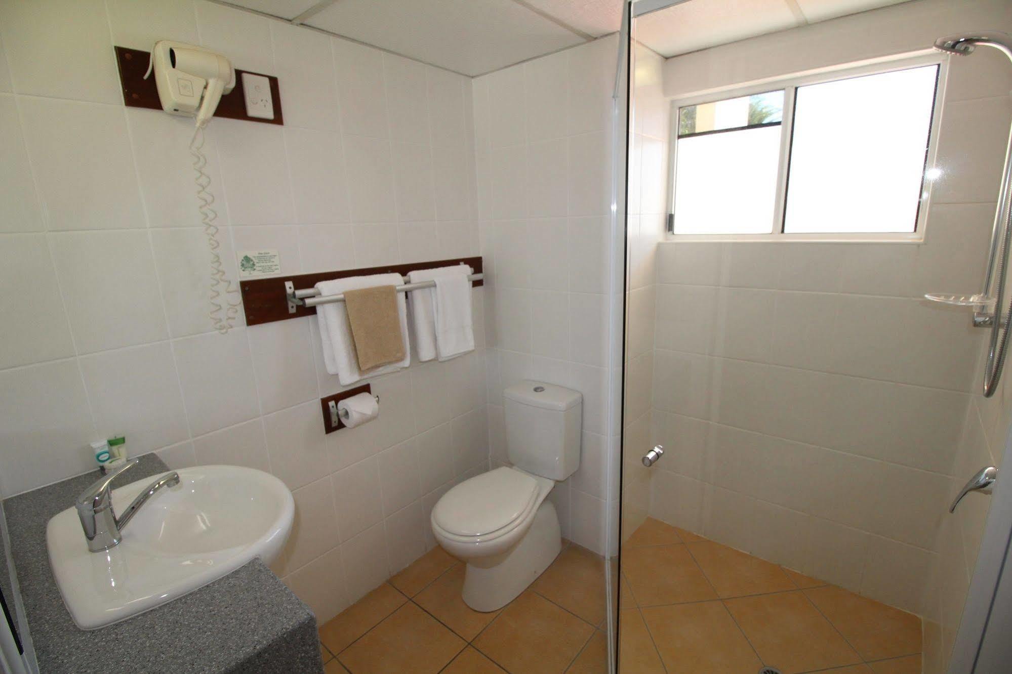 Endeavour Inn Emu Park Bagian luar foto