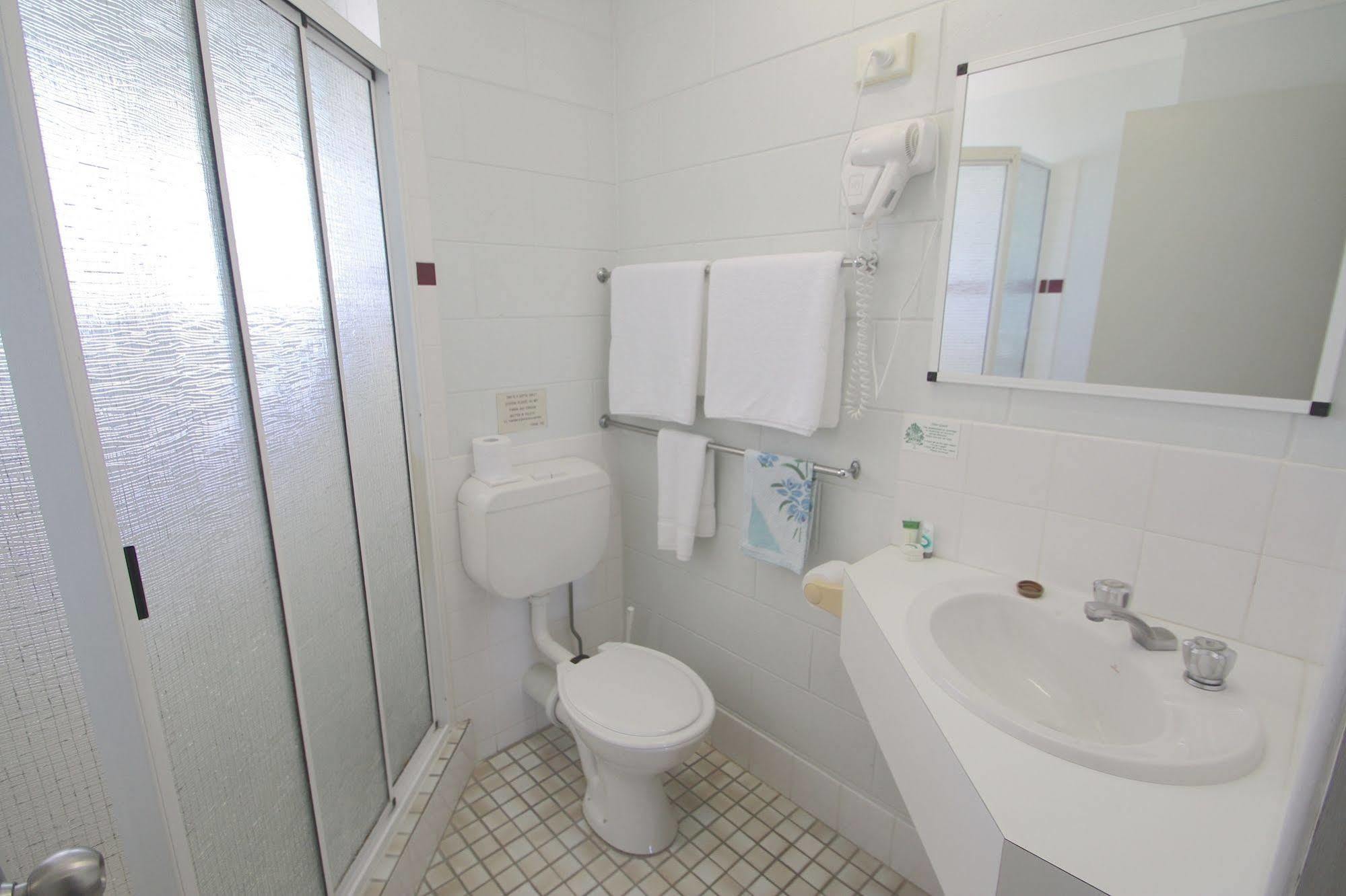 Endeavour Inn Emu Park Bagian luar foto