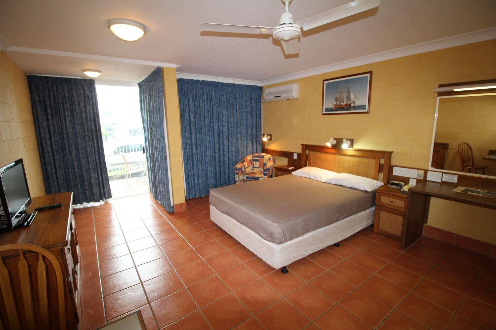 Endeavour Inn Emu Park Bagian luar foto