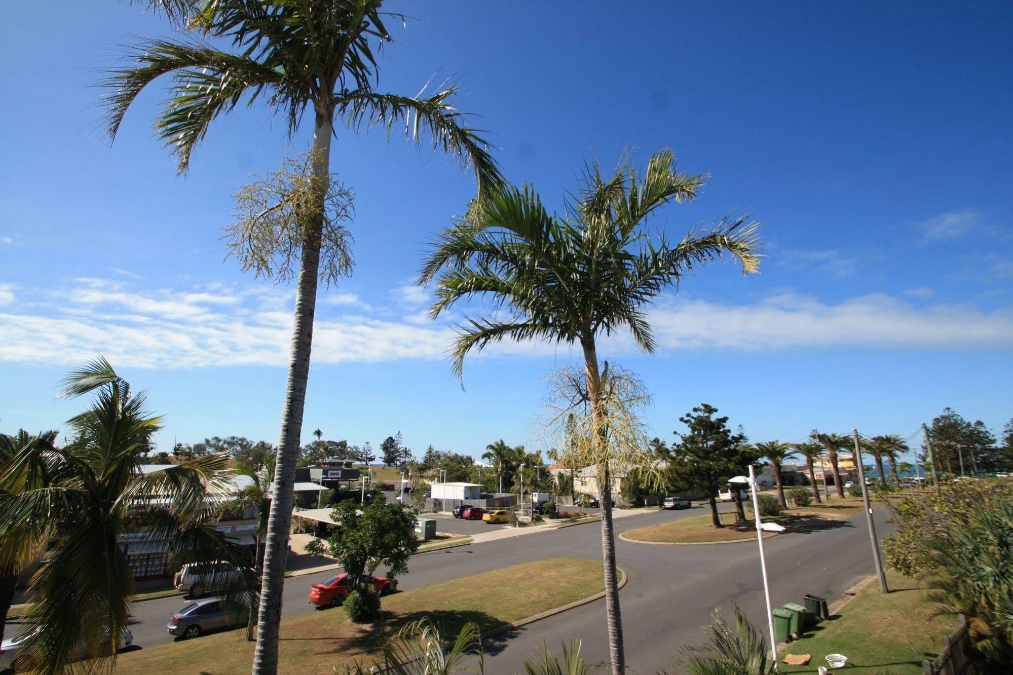 Endeavour Inn Emu Park Bagian luar foto