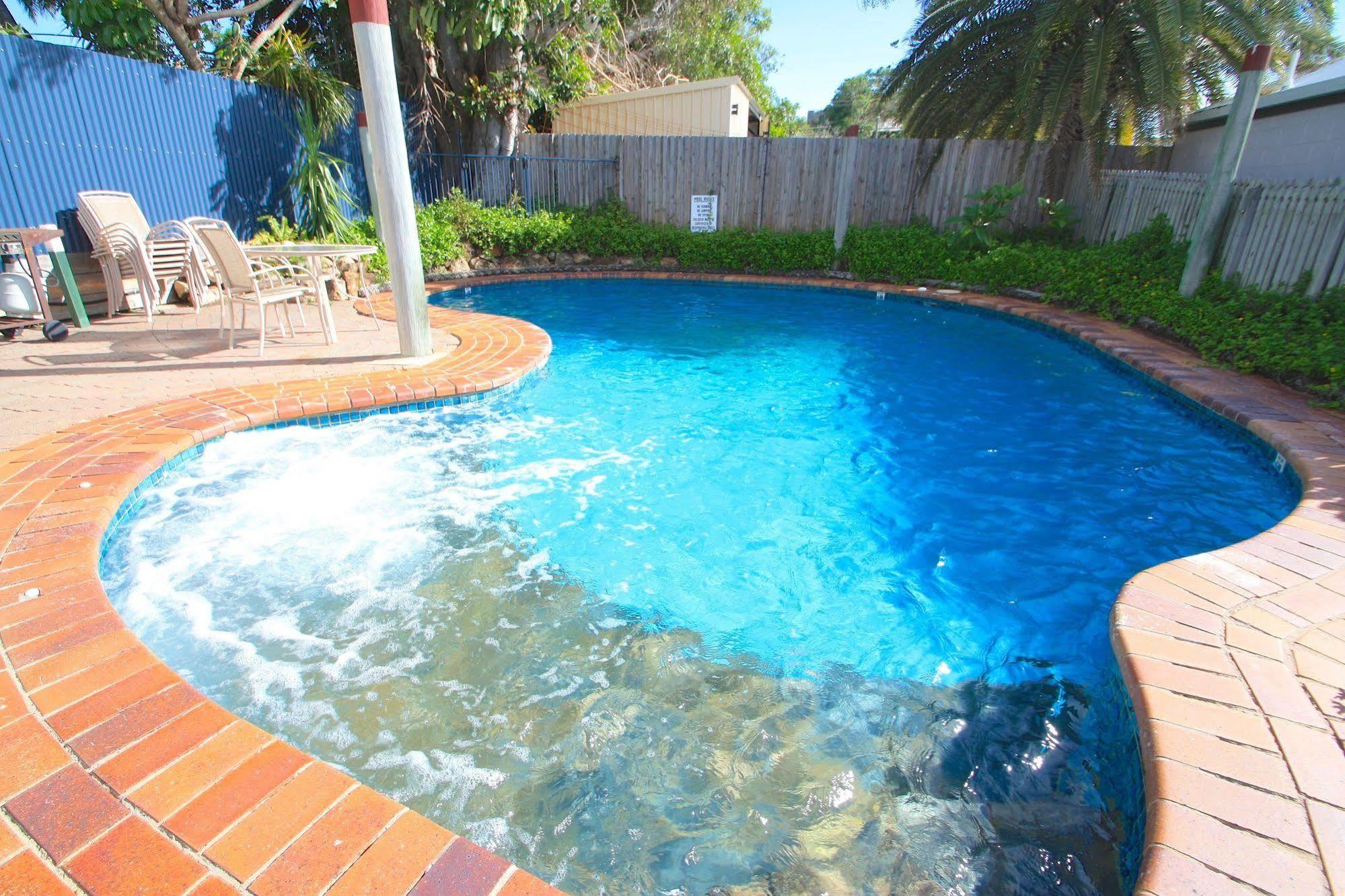 Endeavour Inn Emu Park Bagian luar foto